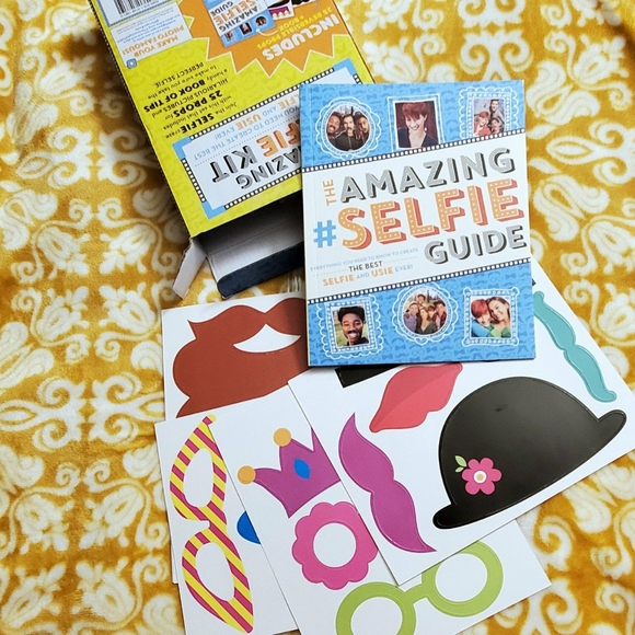 Fun Selfie Prop Kit - Picture 2 of 4